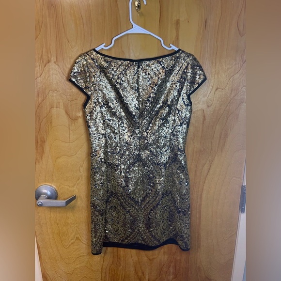 Elegant Gold and Black Dress - Picture 2 of 3